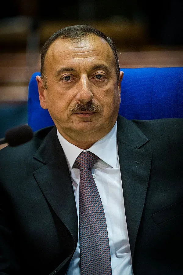 Алиев остава на власт в Баку