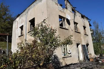 Младежи спасиха жена от горяща къща
