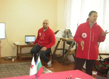 Обучават персонала на Дома за възрастни хора за работа при кризи