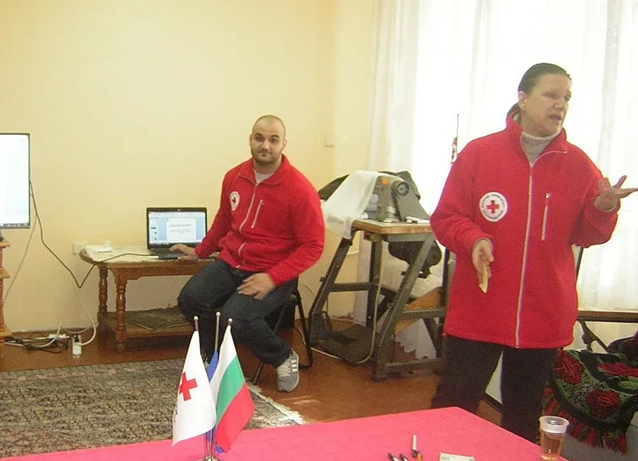 Обучават персонала на Дома за възрастни хора за работа при кризи