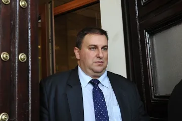 Томчета на Цанев, Зарев и Господинов дари Радев на библиотеката във Варна
