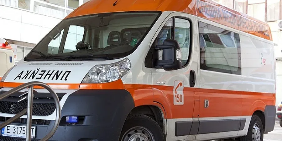 Мъж падна от четвъртия етаж, почина на място