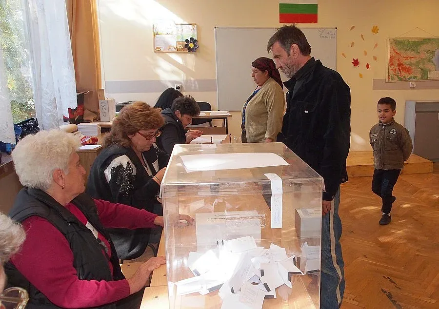 ГЕРБ надделя масово в страната