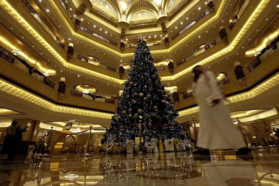 Украсиха елха с бижута за $11 млн.