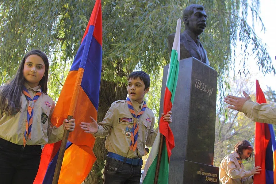 Ученици: Учителят будител е магьосник  