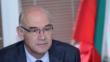 КЕВР: Цената на тока за бизнеса спада