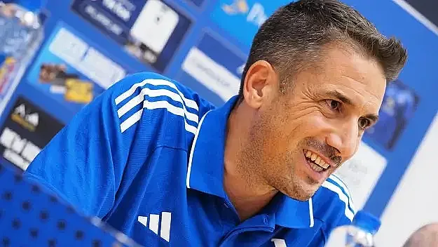 Разкриха коя е загадъчната хубавица в Левски