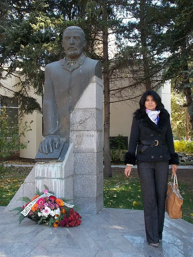 Интелектуалци поднесоха цветя в Деня на будителите