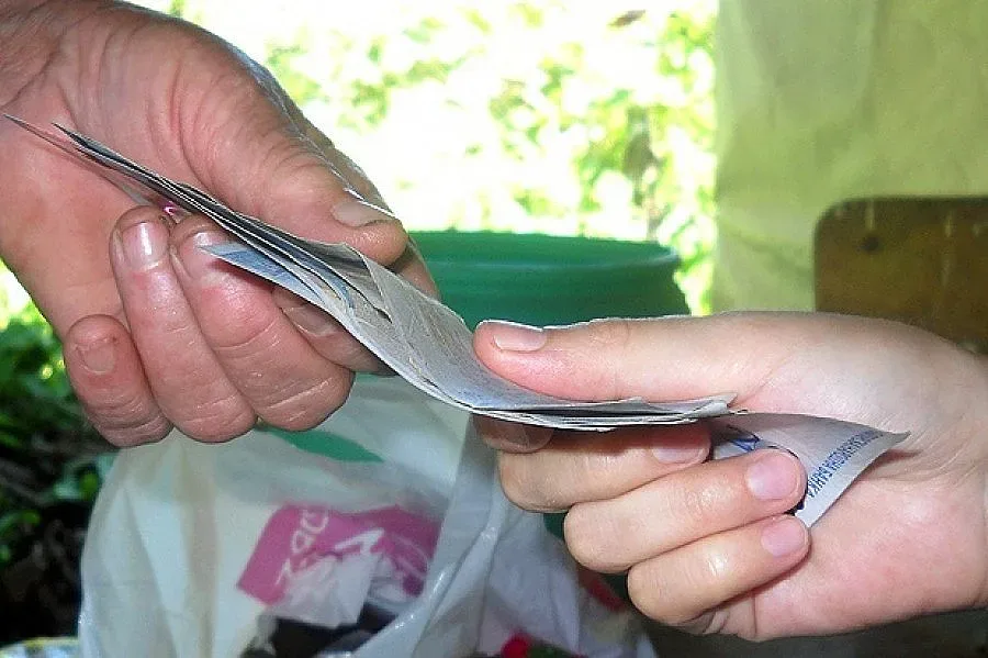 Хванаха баща и син, купували гласове в Сливен