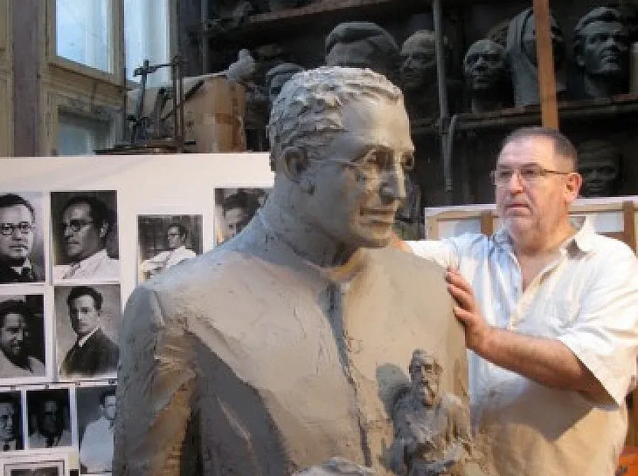 Вдигат паметник на големия скулптор Кирил Шиваров