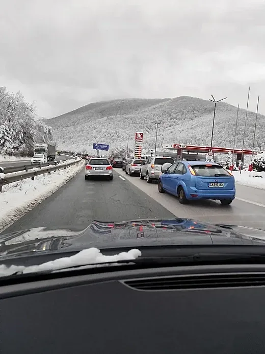 Шофьорите побесняха. Пълна тапа на "Хемус"