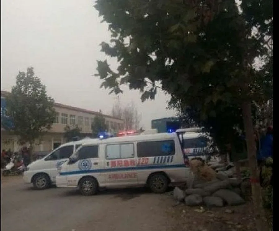 Къща рухна в Китай и затрупа 30 работници