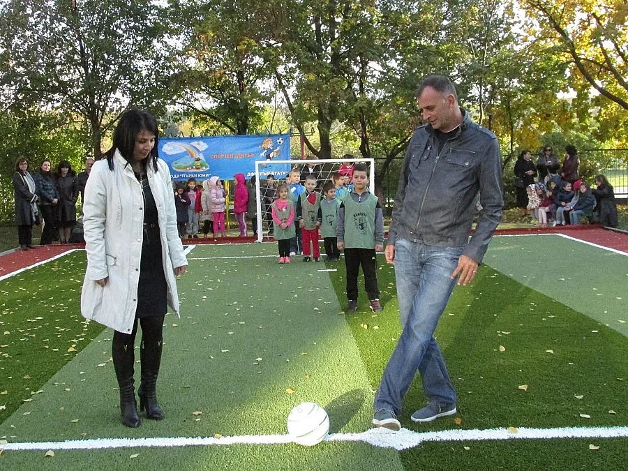 Селекционерът на младежите откри игрище в „Люлин“