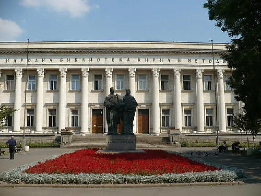 Служителите на Националната библиотека на протест