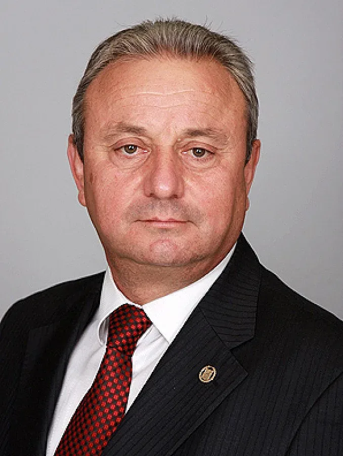 Минчо Казанджиев дава път на младите