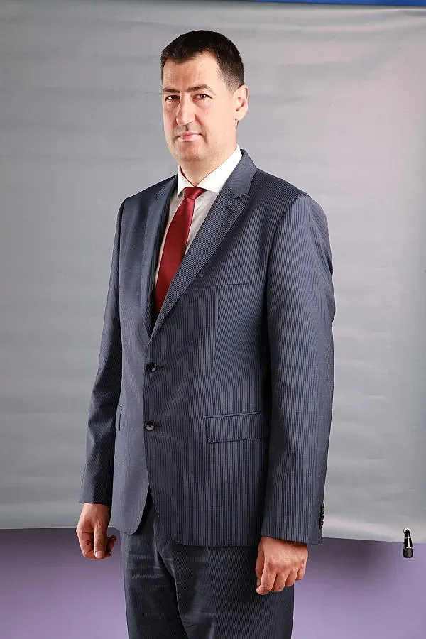 Иван Тотев продължава да прави спортни зали и детски площадки