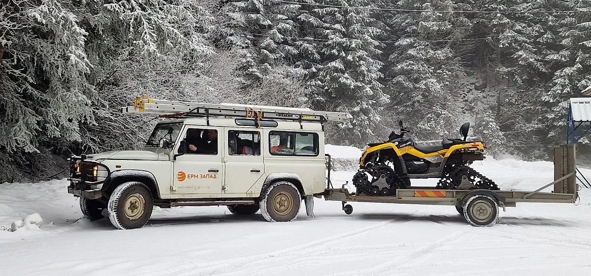 Аварии оставиха без ток части на София, страшно е и из страната