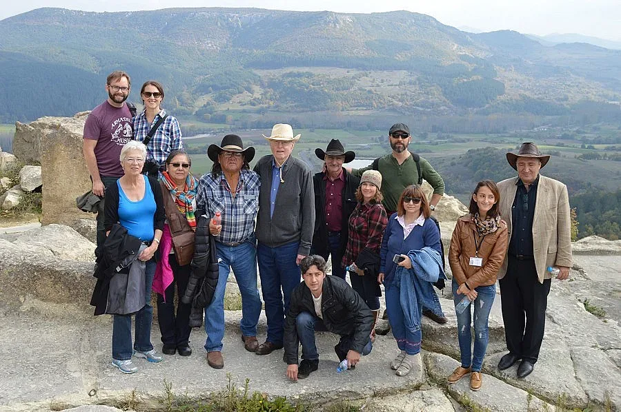 Каубои и индианци изкачиха Перперикон 