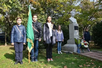 Граждани и ученици почетоха Яворов