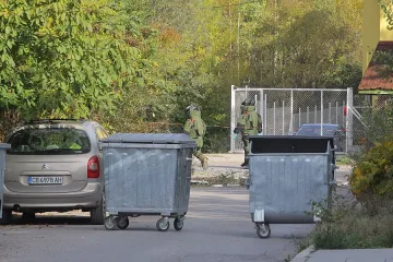 Снаряд е заседнал в сграда, сапьори следят за взрив