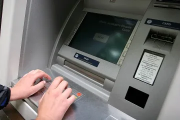 Плащаме с карти държавните такси