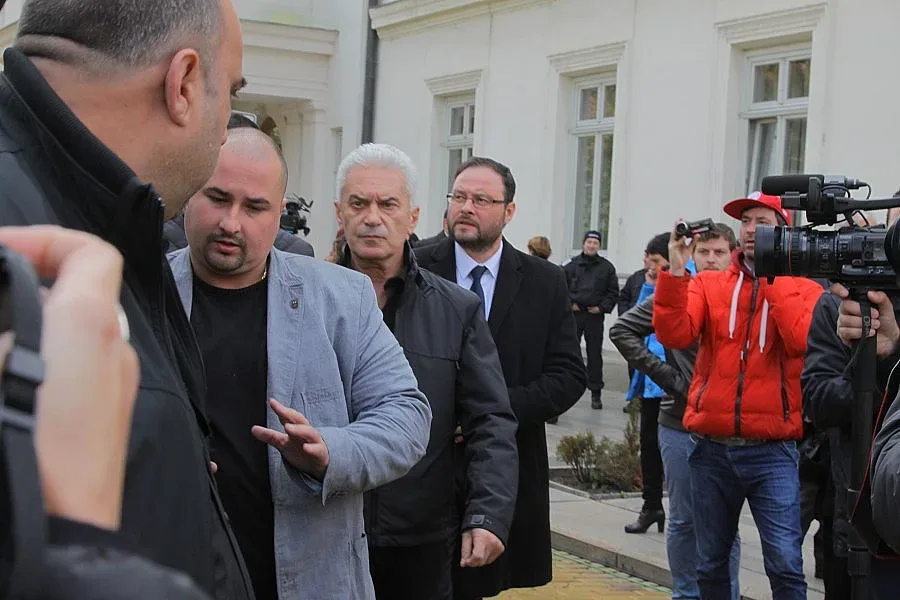 Свалят бронята на Волен (ОБЗОР)