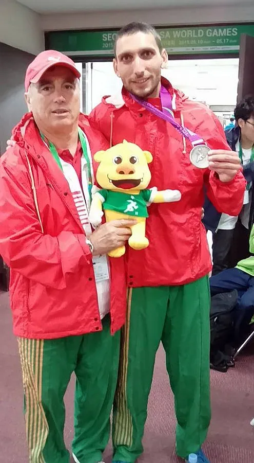 Треньорът, който цепи мрака