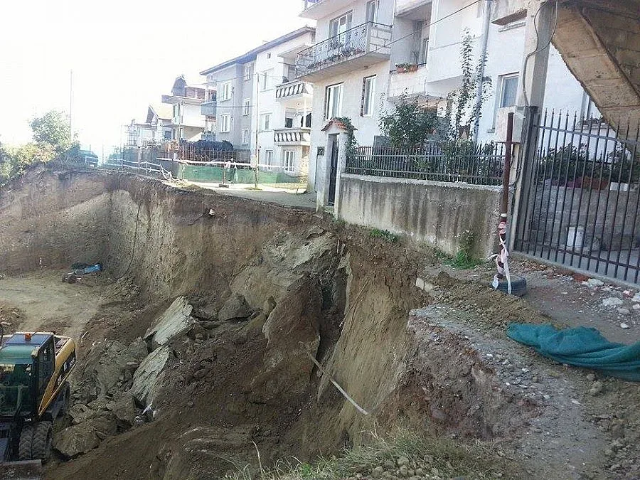 Евакуират Фатмагюл в Асеновград заради свлачище