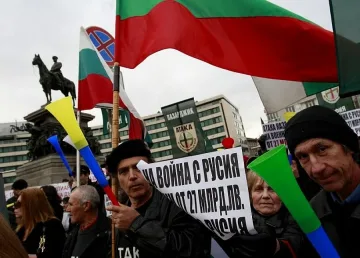 Над 200 симпатизанти на "Атака" пред парламента