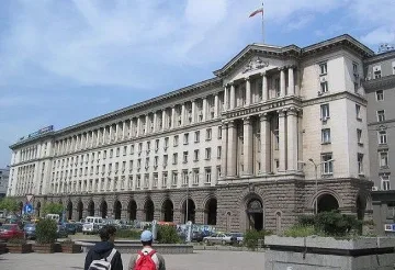 Правителството отпуска 20 милиона за учителите