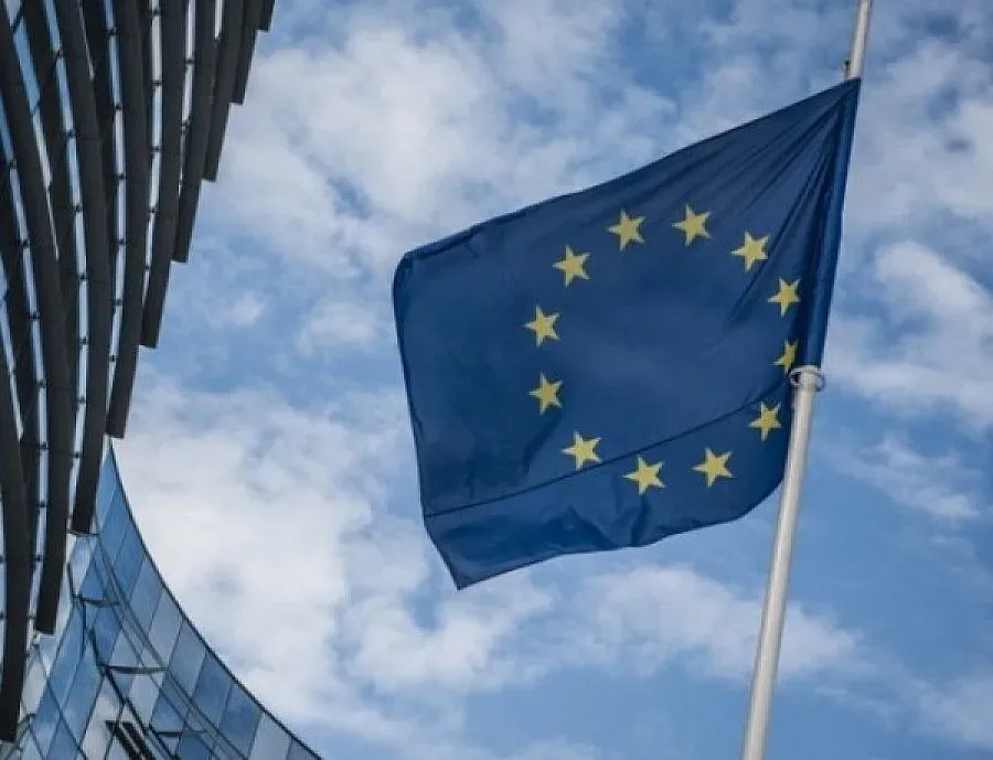 ЕП гласува за роуминга и пакетните почивки