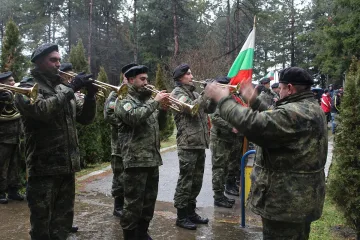 Отиде си обичан кмет. Изпратиха го с военни почести