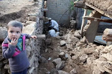 Талибаните помагат на пострадалите от труса