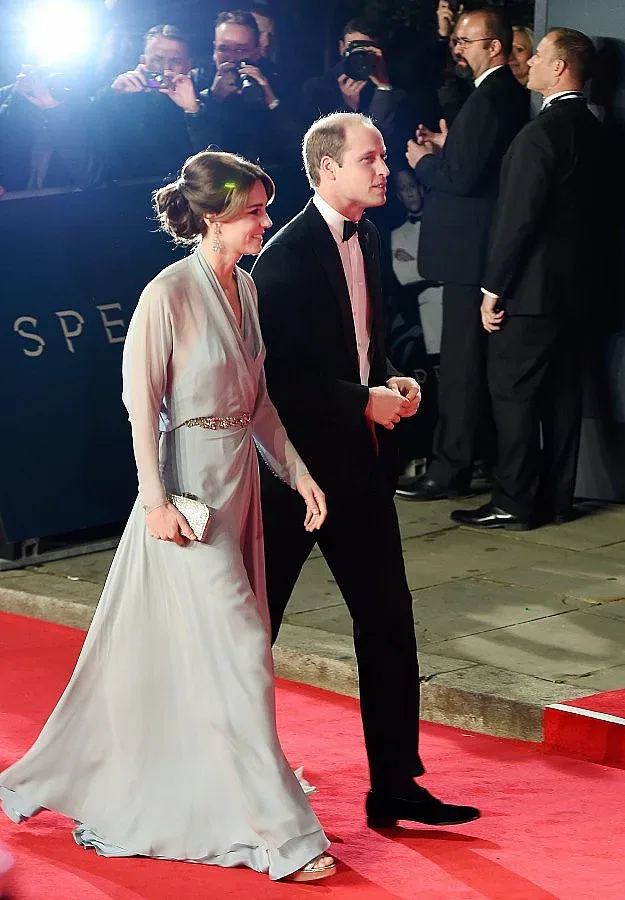 Уилям и Кейт гледат Джеймс Бонд