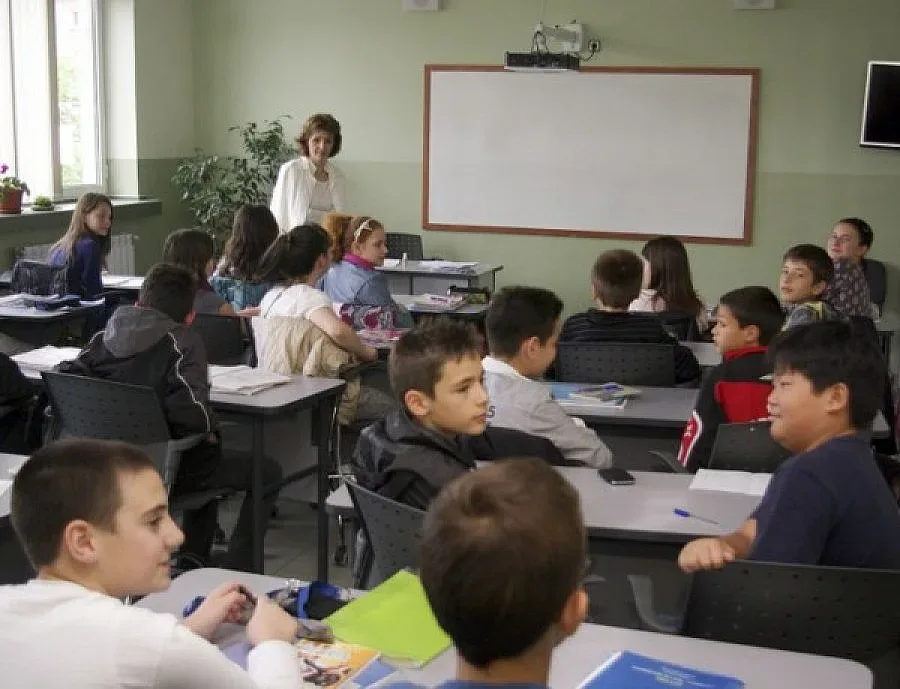 Вдигат учителските заплати от 1 октомври