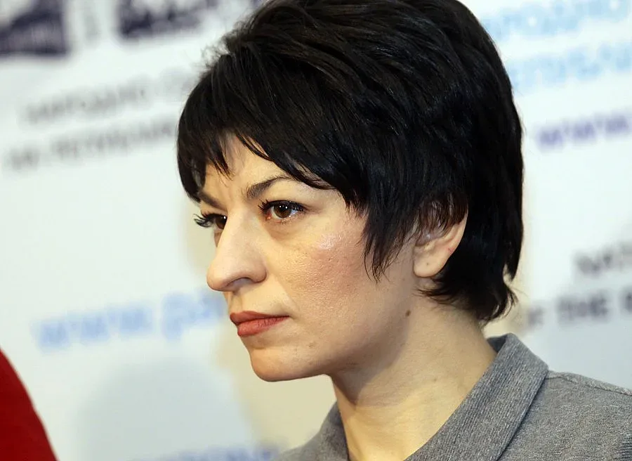 Атанасова: ЦИК да подаде оставка