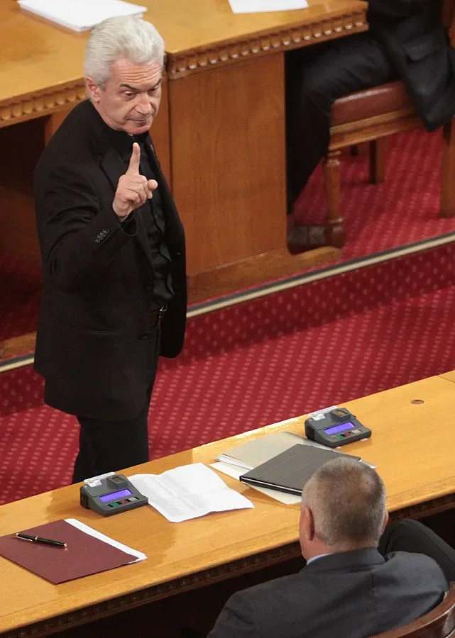 Стартират консултации за отпадането на депутатския имунитет