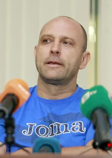 Тити се пуска на мотор в "Армеец"
