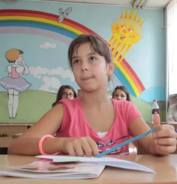 В следващите две години: Първи клас ще учи по-дълго от трети