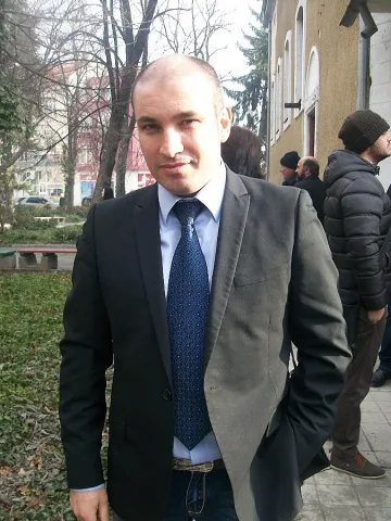 Кмет стана баща на трето дете часове след победата на изборите