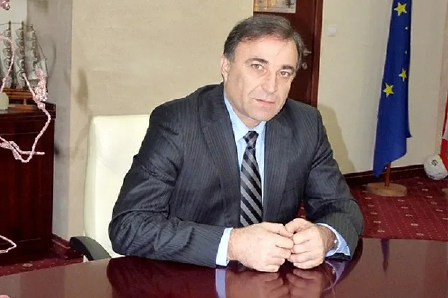 Кметът, ръсещ захар, първи по резултат в Нова Загора