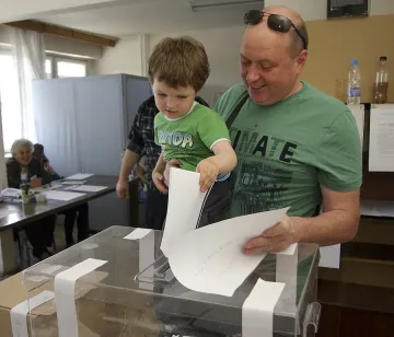 46,5% избират власт, 35.3% зачитат референдума