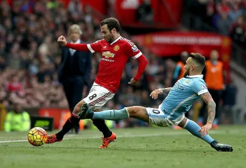 Счупиха главата на Рууни за ЧРД, "Юнайтед" не успя да бие "Сити" 