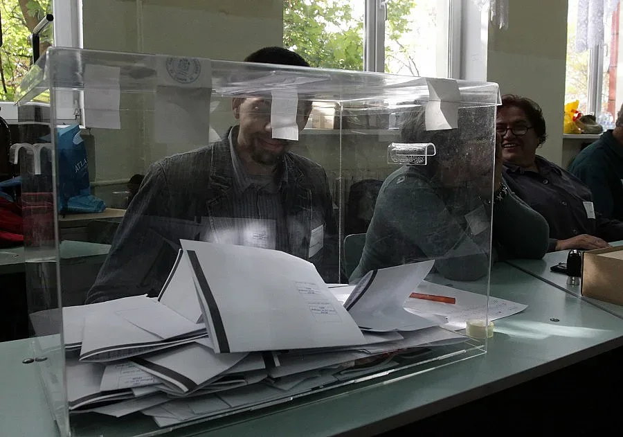 ЦИК: 27% избирателна активност към 13 часа