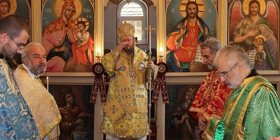 Владиката Наум  освети обновената църква в Цар Калоян