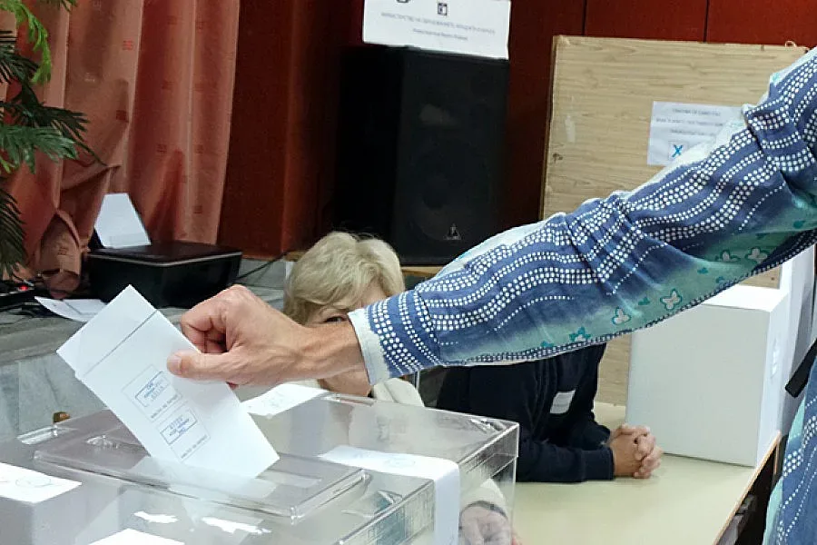 Сигнал от водеща партия за секции без бюлетини