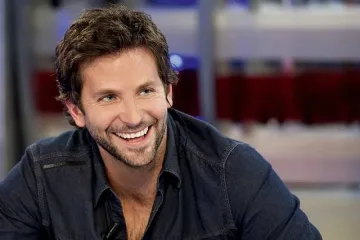 Брадли Купър готви в "Повелителят на кухнята"