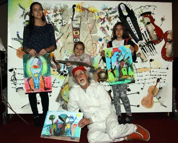 Беа Халваджиян откри изложба в зала "България"