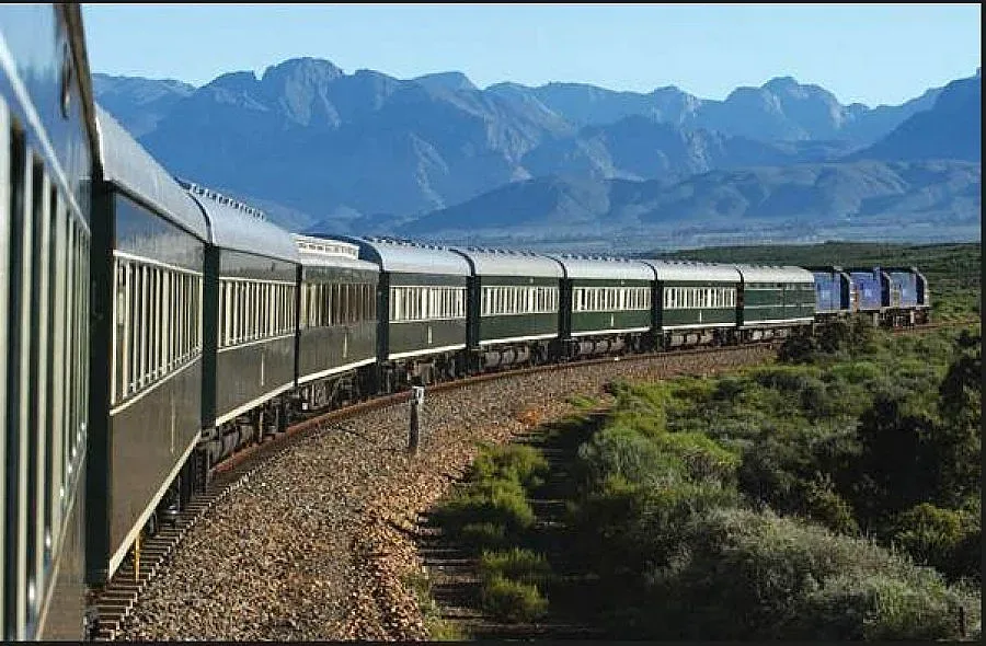 Пътници скачат в движение от влак в ЮАР