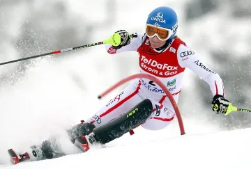 "Златен скиор" за Хиршер и Фенингер